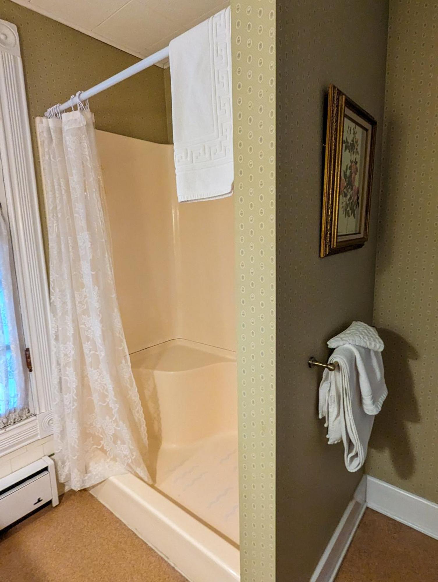 Hudson Manor Bed & Breakfast Watkins Glen Bagian luar foto