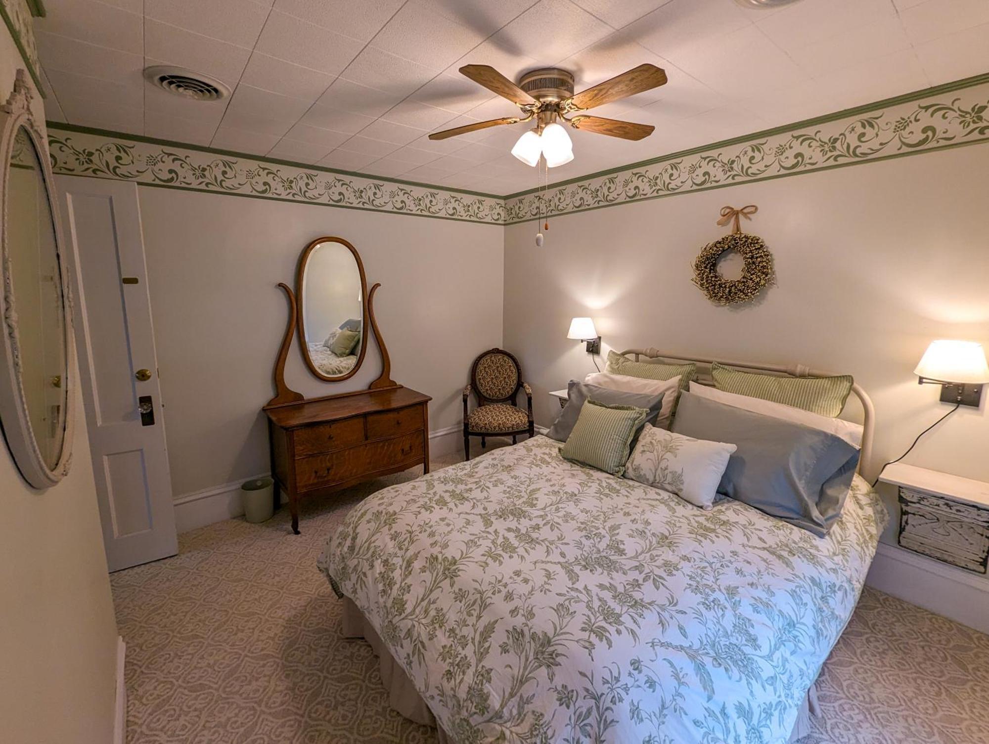 Hudson Manor Bed & Breakfast Watkins Glen Bagian luar foto