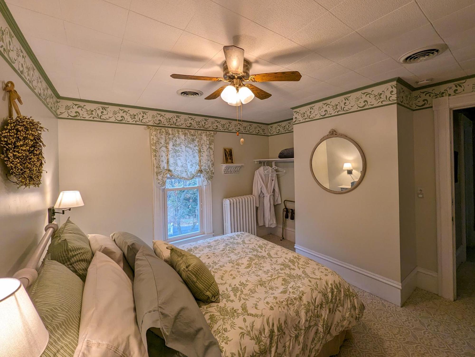 Hudson Manor Bed & Breakfast Watkins Glen Bagian luar foto