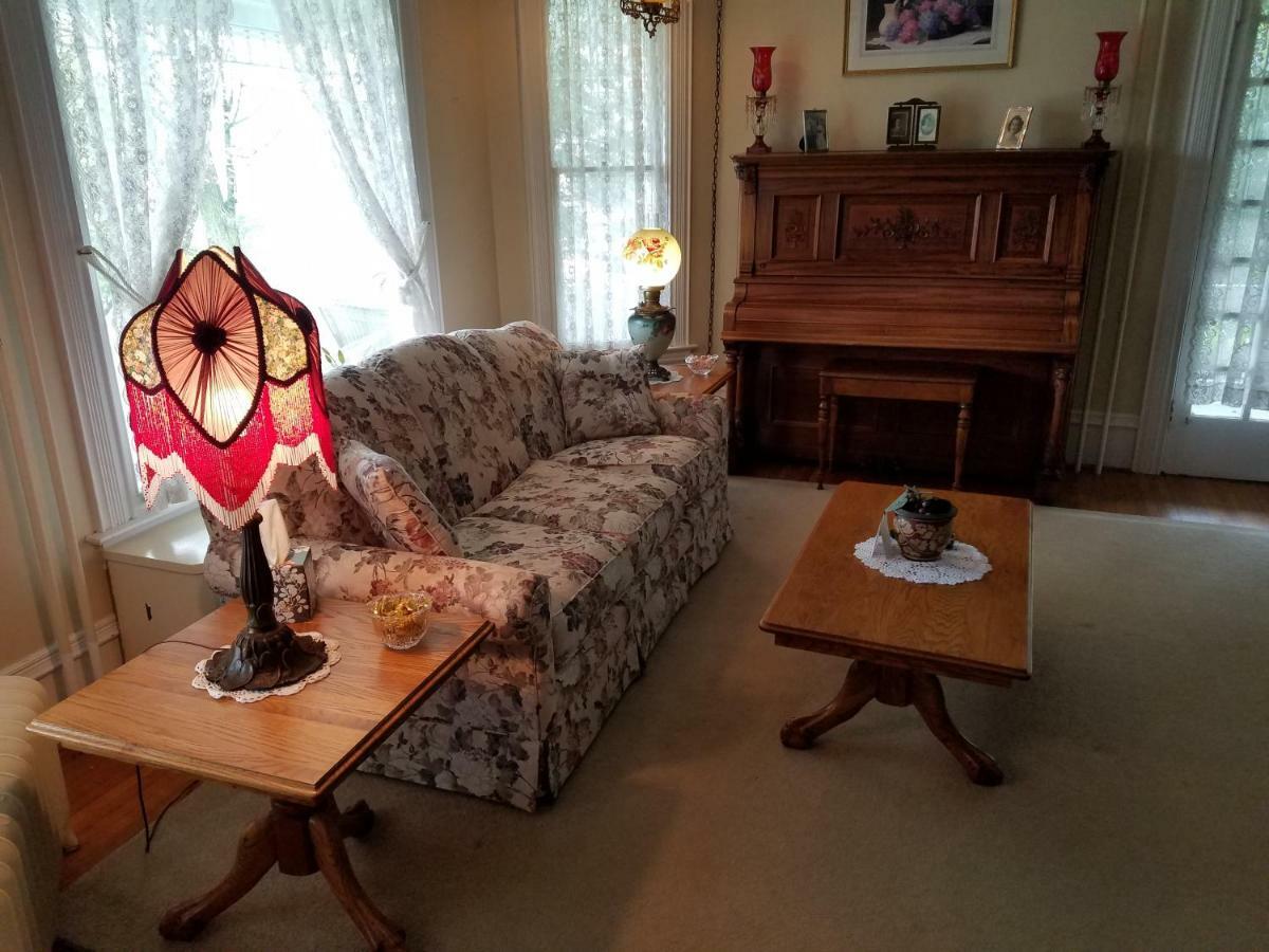 Hudson Manor Bed & Breakfast Watkins Glen Bagian luar foto